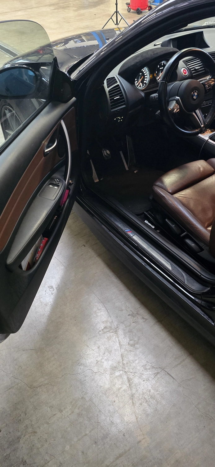Autoinnenraum nach der Reinigung